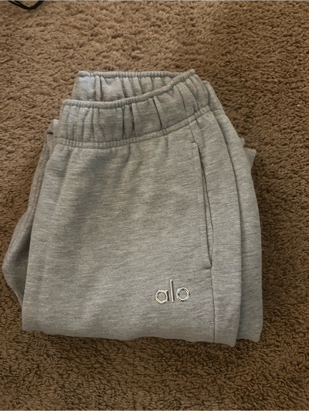 ALO Yoga Women's Light Gray Logo Sweatpants - Cozy Everyday Bottoms